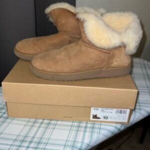 Mini Classic Cuff Uggs
